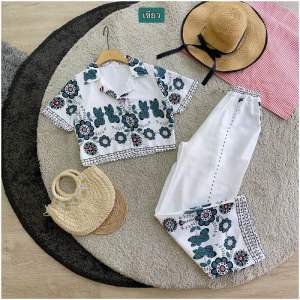 15043 Set 2 ชิ้น เสื้อเชิ้ตครอปลายดอกไม้ + กางเกงขายาว