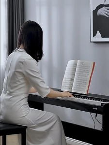 เปียโนไฟฟ้าแบบพกพา Bluetooth แป้นพิมพ์มาตรฐาน 88 คีย์ เปียโนดิจิตอล ระดับมืออาชีพ สำหรับผู้เริ่มฝึก Electric Piano ระบบเสียงชั้นสูง Believe In Music