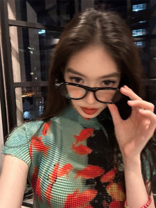 Hapipp ผู้หญิง เสื้อยืดแขนสั้นพิมพ์ลายปลาทองสูง ปกเสื้อ สลิมฟิต ฤดูร้อน เสื้อท่อนบน ทันสมัย ลูกไม้ ดีไซน์