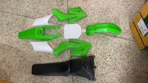 ชูดเบาะ 50-100 มิลลิ พร้อมสติกเกอร์ ชูดเบาะเขียว วิบาก เฟริ่งวิบาก และถังน้ำมัน สติกเกอร์ ครบชูดเบาะ วิบากขนาดเล็ก ภายในกล่อง ธุรกิจ การดำเนินธุรกิจ สมาชิก