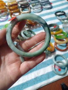 กำไลหยกแล้วจะทักมาสีเขียวดำไซส์ 56 รหัส 047 BB