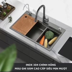 Bồn rửa chén 1 hố lớn phủ nano chậu rửa bát hộc to 75x46cm phủ nano bạc chống trầy xước rửa chén bát có chống ồn ngăn mùi. Phụ kiện kèm theo thớt khay rửa hoa quả xi phông ngăn mùi chống hôi hiệu quả. Bồn rửa nhà bếp nano 1 hố lớn.
