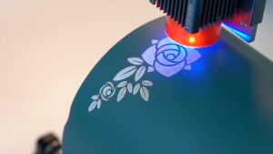 CHRIS SCULPFUN Laser Rotary Roller Laser Engraver Y-Axis Rotary 360° Laser Rotary Attachment for Engraving Cylindrical Objects Cans
