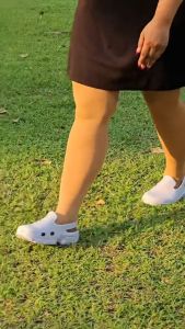 Hello Polo รองเท้าแตะ รองเท้าหัวโต ส้นหนา 3.2 ซม เบาสบาย คลายเมื่อยเท้า กันลื่น รองเท้านุ่มแฟชั่นฤดูร้อน สำหรับผู้หญิงและผู้ชาย HP8025