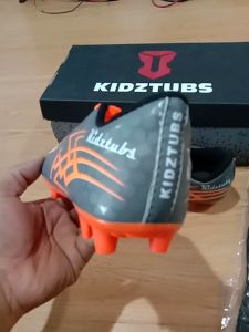 Paket Komplit Sepatu Bola & Kaos Kaki Anak Usia 6-10 Tahun