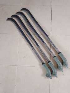 PARANG TEBAS BENGKOK UKURAN 70 CM TIPIS PRODUK LOKAL KUALITAS SANGAT TAJAM BAHAN BESI FER KUALITAS.