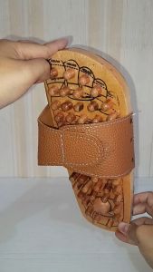 Sandal Refleksi Kayu Rematik Akupuntur Kesehatan Model Jepit dan Selop