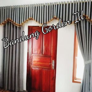 1 Set Hordeng Jendela Pintu Tengah Gorden Poni Pisah Lebar 3 Meter Tinggi 250 cm Bahan Kain Blackout import