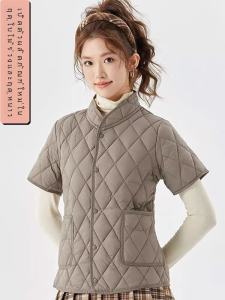 เสื้อกั๊กแขนสั้นผ้าโพลีเอสเตอร์ 3 มิติ ทรงปกติ สำหรับผู้หญิง เสื้อคลุมกันหนาวแบบมีฮู้ด ทรงหลวม ใส่ได้ตลอดปี ฤดูใบไม้ร่วง 2025