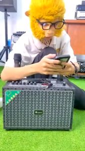 [ NEW 2023 ] Loa  Karaoke Xách Tay 2 Mic Leong Âm Thanh Mạnh Mẽ Cực Hay Kiểu Dáng Đẹp Có Thể Chỉnh Được Bass Treble Trên Micro Loa Nhỏ Gọn Phù Hợp Sử Dụng Trong Gia Đình Dã Ngoại Trợ Giảng Bảo Hành 1 Năm.