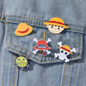 🔥🔥Roman Holiday One Piece Luffy Straw Hat Brooch Metal Cartoon Badge Bag Decoration Fashion Enamel Pins Ocean Adventure Anime Custom Brooches Jewelry Accessories
