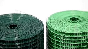 ลวดตาข่ายสี่เหลี่ยม ตาข่ายกรงไก่เคลือบ PVC กันสนิม ตา1" (8หุน) (ลวด1.2มิล #18) ทำกรงสัตว์เลี้ยง ล้อมรั้ว ล้อมต้นไม้ งานDIY ตาข่ายกันนก เขียว/ดำ/ขาว