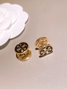 Milan Family Normcore Style Cross Female Couple Geometry