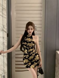 ย้อนยุค สีดำ นูนสีทอง คอเสื้อ เดรส ผู้หญิง รัดรูป ข้อต่อ กระโปรงสั้น เอว Cinching Body Shaping ฤดูร้อน สไตล์จีน