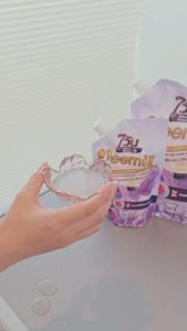 วีมิลล์ ผลิตภัณฑ์ซักผ้าสูตรอ่อนโยน กลิ่นกุหลาบอโรมา ช่วยขจัดคราบสกปรกฝังแน่น ผ้าหอมนาน 7 วัน 1400 มล. x 6 Veemill Dreamy Glass Rose Extra Soft Detergent 1400 ml. x 6