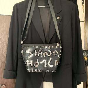 กระเป๋าสะพายข้างผ้าไนลอนแบบสะพายไหล่เดียวสำหรับผู้หญิง กระเป๋าสะพายข้างขนาดเล็กแบบสะพายข้างแบบสะพายข้าง กระเป๋าผ้าใบแบบลำลอง