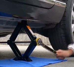 Auto Labor-Saving Jack Ratchet Wrench with Long Handle Car Repair Tool Easy to Use