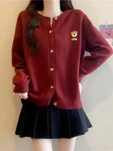 เสื้อสเวตเตอร์คาร์ดิแกนสีแดงลายหมีขนาดใหญ่สำหรับผู้หญิง เสื้อคลุมกันหนาวแบบสวมหัวแขนยาวทรงหลวมสำหรับฤดูใบไม้ร่วงและฤดูหนาว