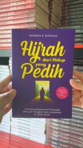 Buku Hijrah Dari Hidup Yang Pedih: Tentang Bagaimana Menjadi Akhwat Tangguh dan Istiqomah di Jalan Allah