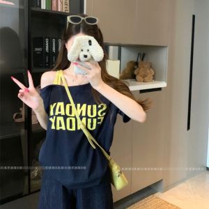 Áo Thun Nữ Tay Ngắn in Chữ Màu Vàng Cổ Chéo Mùa Hè 2025 Thiết Kế Mới Cảm Giác Cay Nồng Đa Năng Phong Cách Thời Trang