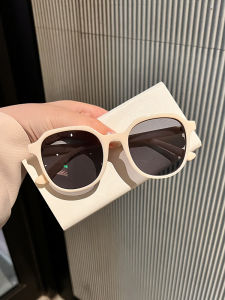 Summer Influencer Picks Vacation Style Milky White Sunglasses Fashion Large Square Frame Couple Street Shooting Sun Glasses Men and Women
