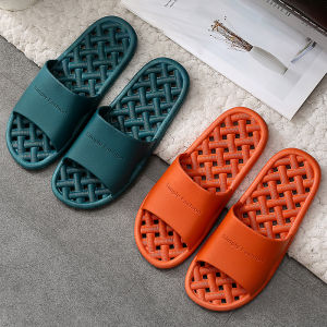 รองเท้าแตะห้องน้ําคู่ ฤดูร้อน ฝักบัวในบ้านในร่มด้านล่างหนากันลื่น นุ่ม รองเท้าแตะใช้ในบ้านรั่วแต่เพียงผู้เดียวผู้ชายผู้หญิง