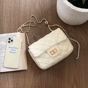 Tas Wanita Lembut Tas HP Kulit Terbaru Tas Selempang Kulit Cewek Tas Bahu Motif Tas Mini Bag Cewek Tas Slempang Viral Tas Wanita Keren Tas Kondangan Cewek Tali Rantai Kekinian