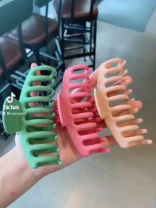 Hokkaido - Kẹp tóc càng cua màu đen size 11cm phong cách Hàn Quốc hottrend