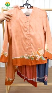 Đồ bộ trung niên nữ chất Lụa thời trang Việt Thắng quần dài áo dài tay phối gấu - B50.2328