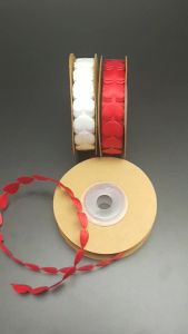 Ruộng Lụa Satin Hai Mặt In Nổi Họa Tiết Trái Tim Đào Đỏ 5m Dùng Trang Trí Đám Cưới Và Gói Quà