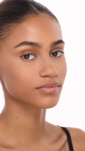 Laura Mercier Loose Setting Powder Translucent 29g – Lightweight Oil-Free Finishing Powder with Soft-Focus Effect