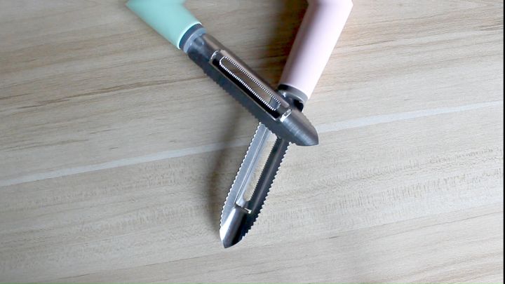 FISH SCALER WITH PEELER YM1903 pangkaskas pangkaliskis grinders food preparation stainless steel  kitchenware kitchen cooking tools utensils