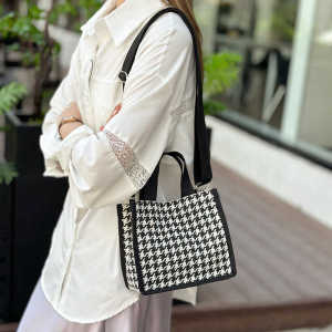 กระเป๋าผ้าใบ Crossbody สไตล์ลำลองสำหรับผู้หญิง กระเป๋าสะพายไหล่ข้างเดียว กระเป๋าขนาดเล็ก กระเป๋าแม่คุณที่อเนกประสงค์ กระเป๋าสำหรับเดินทาง