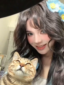 Six Months 纯欲小奶猫清冷冰冷宇宙美瞳半年抛cos蓝色大直径隐形眼镜学生女 The Pure and Innocent Little Cat Is Cold and Aloof in The Universe Cosplaying As A Woman Wearing Blue Large-diameter Glasses