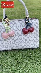 Gantungan Tas Kulit Ceri & Keychain Cherry Plushies: Aksesoris Tas yang Lucu dan Unik