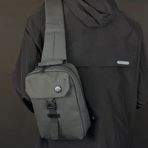 Techdoo Tas Selempang Pria Multifungsi Tas Cowok Fashion Trendy Sling Bag Pria Casual TS746