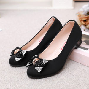 รองเท้าผ้าสไตล์ปักกิ่งแบบใหม่รองเท้าผู้หญิงรองเท้าชั้นเดียวส้นเตารีดรองเท้าลำลองติดพลอยเทียมรองเท้าทำงานโรงแรมรองเท้าคุณแม่สีดำกันลื่น