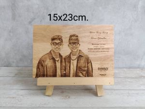 ภาพยิงเลเซอร์ แกะสลักรูปบนไม้ (พร้อมขาตั้งไม้) ของขวัญ ของที่ระลึกสำหรับคนพิเศษ เส้นคมชัด งานสวยคุณภาพดีมาก