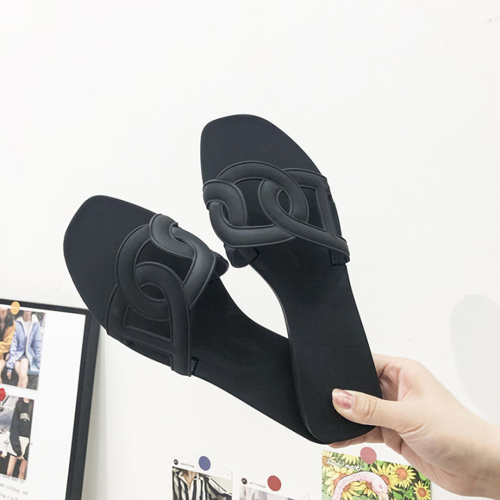 2020 New Hollow out Slip-On Slippers Women's Summer Flat Bottom Clog Shoes Pig Nose Shape Lazy Person Slippers Casual Style