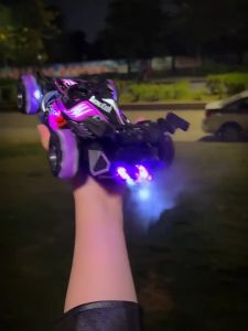 Xe Điều Khiển Từ Xa F1 Đèn LED & Phun Sương Tốc Độ Cao Âm Nhạc - Đồ Chơi Mô Hình Xe Đua Cho Bé 3 Tuổi Trở Lên