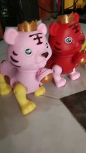 Mainan Anak Lion 98054 Bisa Jalan Dan Ada Suara Menggunakan Baterai Kemasan Kantong Murah | Mainan Anak Lion Ada Lampu Suara Dan Bisa Bergerak Terbaru Viral Bump And Go | Mainan Anak Animal Lion Limited Edition New