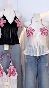 เสื้อคล้องคอ/ครอป ปักดอกไม้น่ารักๆ เสื้อคล้องคอซีทรู มีซับใน ดอกไม้สีแดงมินิมอล เกาหลีสุดๆ ป้าย PEEKANONG. (PE005)