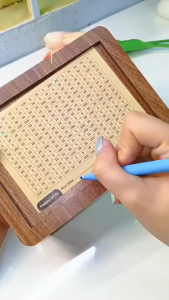 Hộp Gỗ Tiết Kiệm Tiền Tự Lắp Ráp Phong Cách Retro Độc Đáo Kèm Bảng Mục Tiêu Cho Bé Và Gia Đình