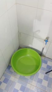 Giỏ đựng quần áo dán tường có thể gấp gọn tiện lợi kèm miếng dán