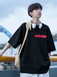 เสื้อยืดคอกลมแขนสั้นผ้าฝ้ายแท้สีแดงสไตล์ย้อนยุคอเมริกันสำหรับผู้ชาย เสื้อเชิ้ตแฟชั่นฤดูร้อนสำหรับเยาวชน