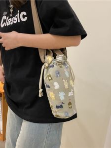 กระเป๋าสตางค์ผ้าใบผูกคอแบบทันสมัย กระเป๋าถือแบบลำลองสำหรับใช้ในชีวิตประจำวัน กระเป๋าใส่แก้วมือทำจากผ้าฝ้าย