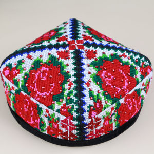 หมวกเต้นรำสไตล์ Uygur หมวกดอกกุหลาบปักลายมือทำจากผ้าขนสัตว์ หมวกสำหรับการแสดง หมวกทรงสี่เหลี่ยม หมวกสำหรับผู้หญิง