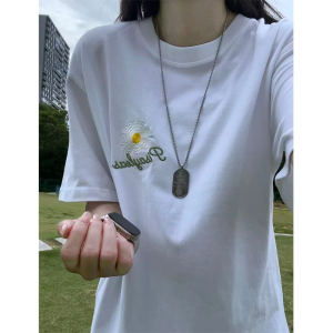OUMULONG | Áo Thun Tay Ngắn Cổ Nhỏ Cotton Sát Nách Hoa Cúc Đen Thêu Mùa Hè