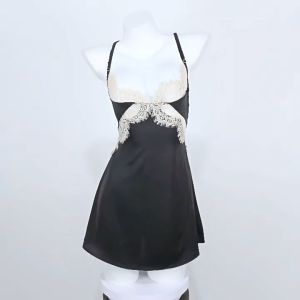 ชุดนอนผู้หญิง ชุดนอนผ้าไหมน้ำแข็ง ชุดนอนลูกไม้เซ็กซี่ - 3 สีให้เลือก ส่งไวจากไทย 1-3วันH9076