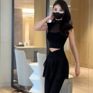 ชุดโยคะผ้าตาข่ายสีดำ แขนสั้น คอตั้งครึ่งตัว ทรงสลิมฟิต กางเกงขายาว ชุดออกกำลังกายฤดูร้อนใหม่ ผ้าไหมน้ำแข็งแห้งเร็ว สำหรับผู้หญิง